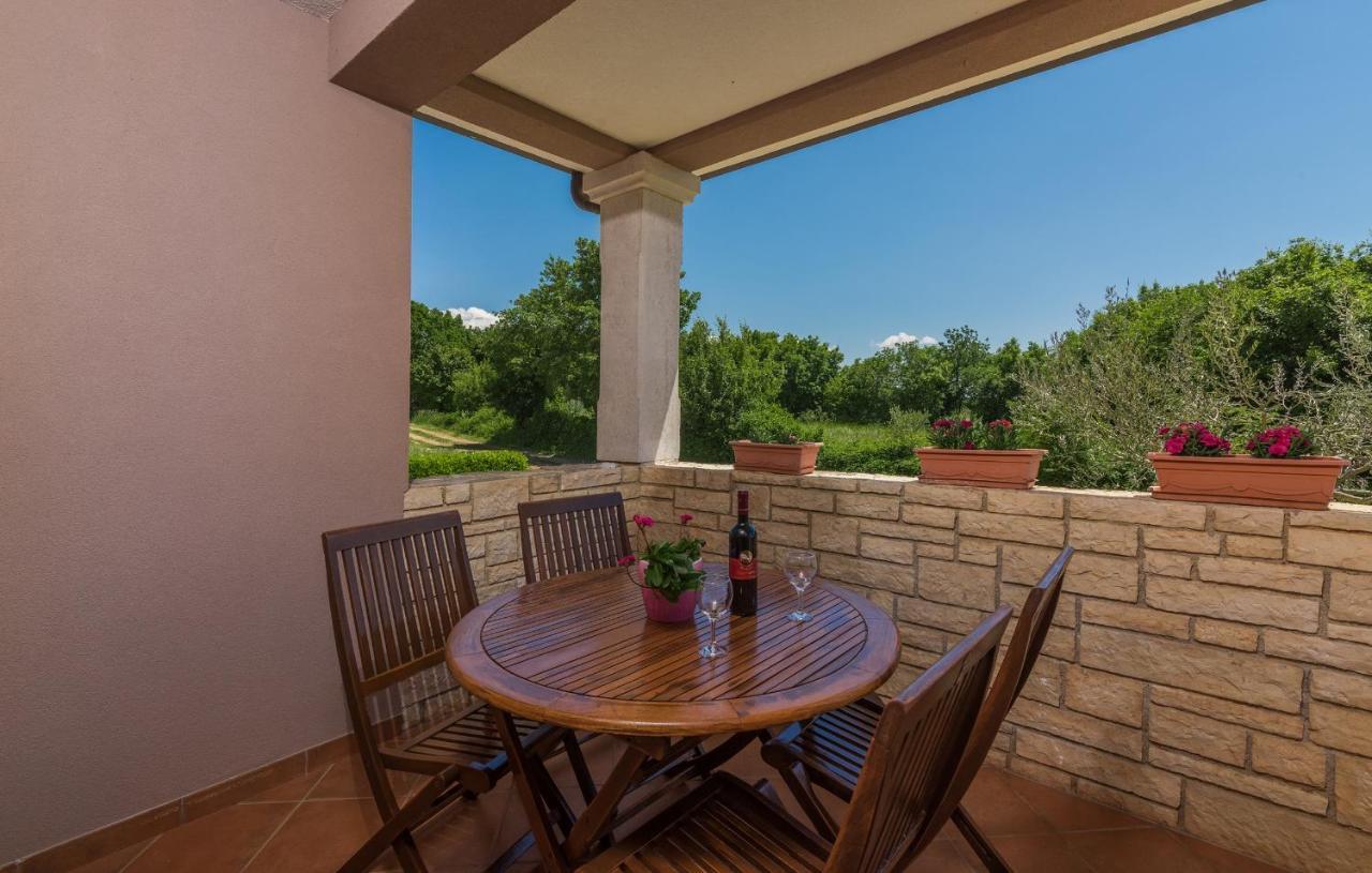 Holiday House Vita Tinjan Room photo
